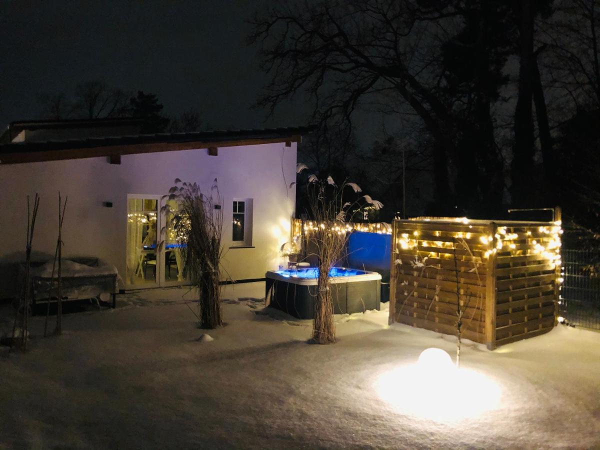 Gartenloft Mit Outdoor Whirlpool Und Garten Petershagen/Eggersdorf Kültér fotó