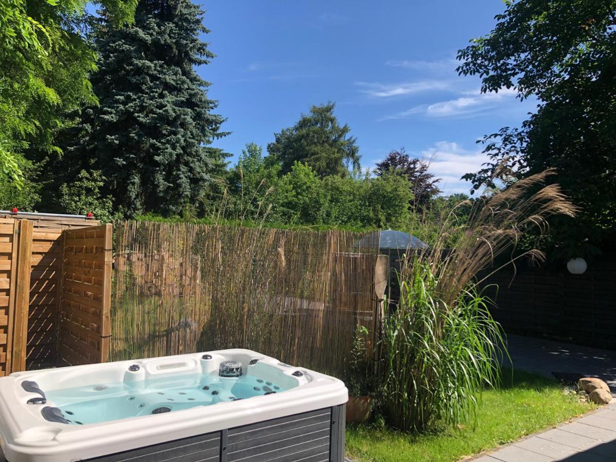 Gartenloft Mit Outdoor Whirlpool Und Garten Petershagen/Eggersdorf Kültér fotó